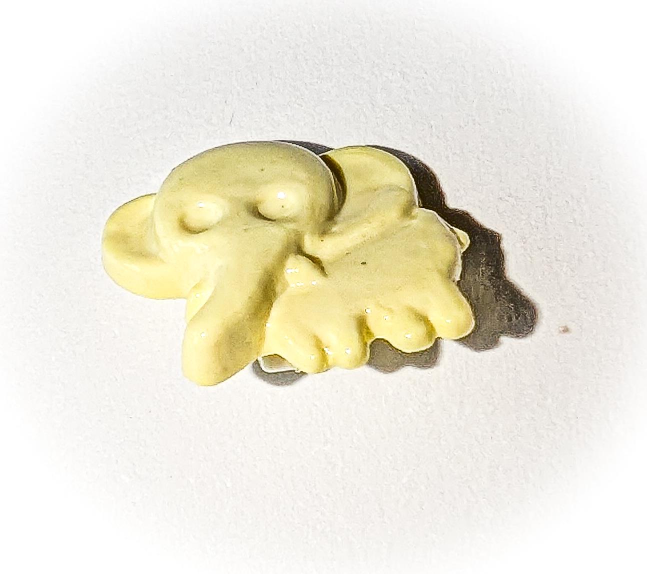 Pack of 10 Yellow Elephant Buttons 15mm x 13mm with shank