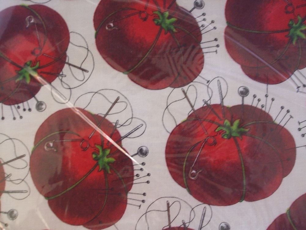 HobbyGift Medium Sewing Box / Basket With Pincushion & Removable Tray - Tomato Pincushion