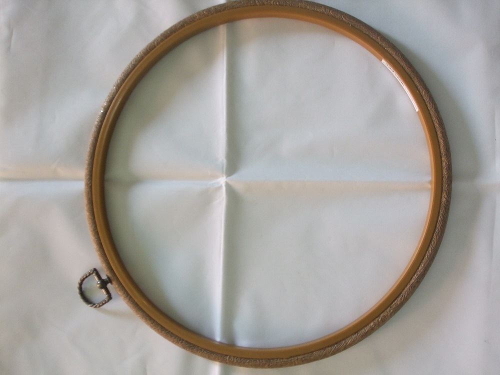 Siesta Woodgrain Effect Round Plastic Flexi Hoops for Embroidery and Cross Stitch