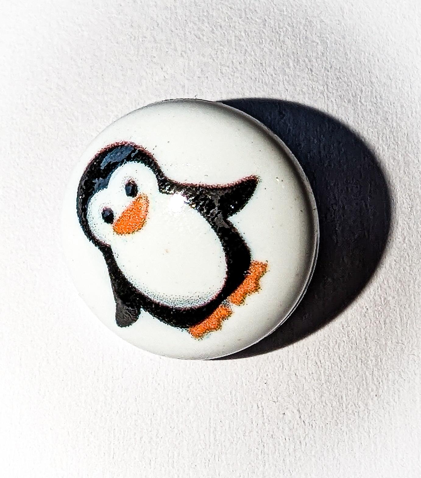 Pack of 5 Round Buttons with a Penguin on a white background 15mm diameter with shank