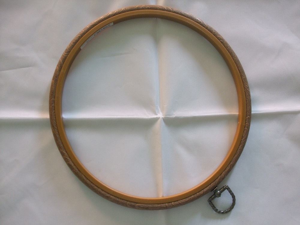 Siesta Woodgrain Effect Round Plastic Flexi Hoops for Embroidery and Cross Stitch