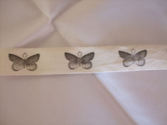 1 Metre of May Arts Vintage Ribbon - 3\4" (20mm) - Butterflies