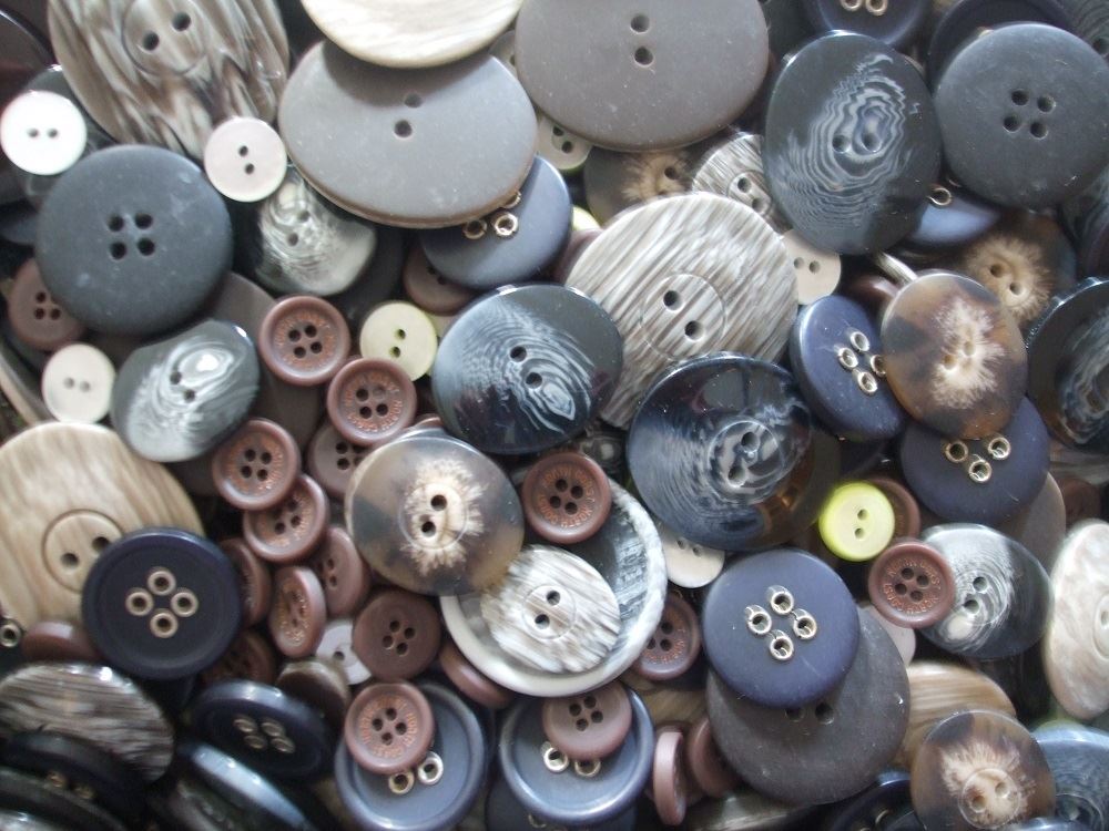 CraftyThings 50g Pack of Mixed Buttons - Assorted Coat Buttons