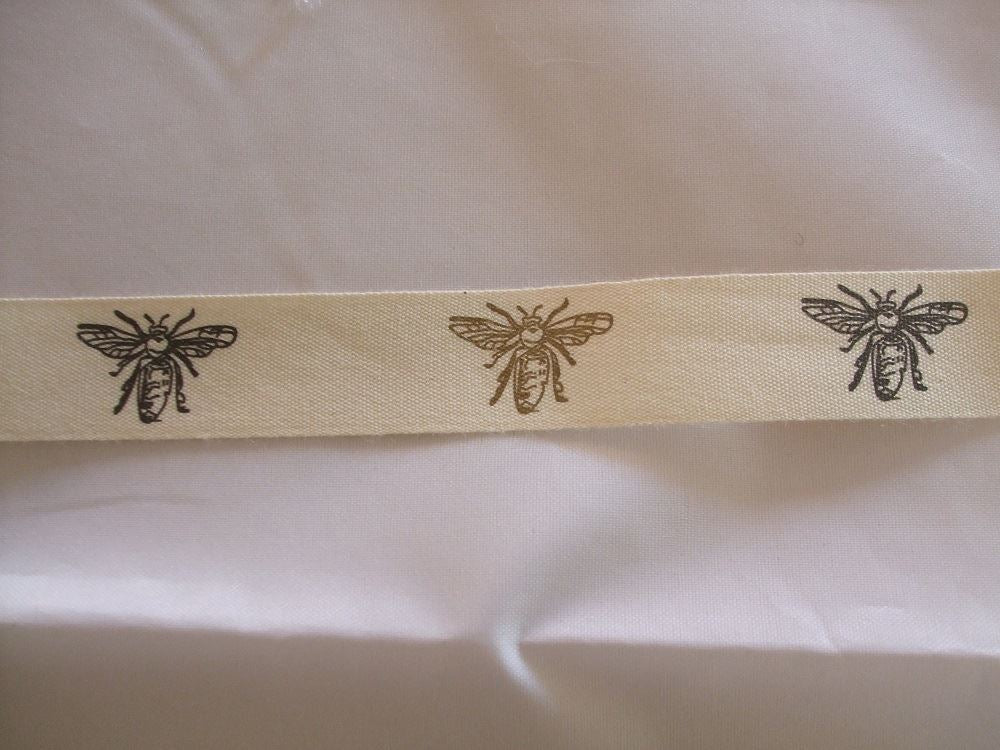 1 Metre of May Arts Vintage Ribbon - 3\4" (20mm) - Bees