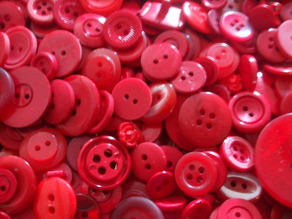 50g Pack of Mixed Buttons - Red Assortment